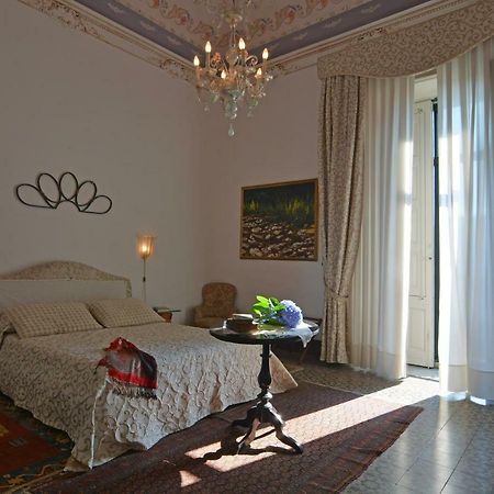 B&B Di Charme Camelie Palazzo Nicotra Riposto Kültér fotó