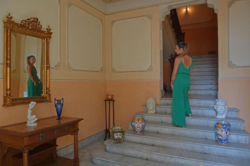 B&B Di Charme Camelie Palazzo Nicotra Riposto Kültér fotó