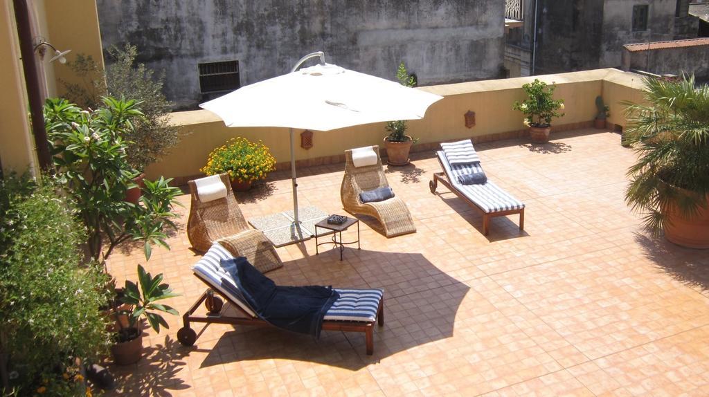 B&B Di Charme Camelie Palazzo Nicotra Riposto Kültér fotó