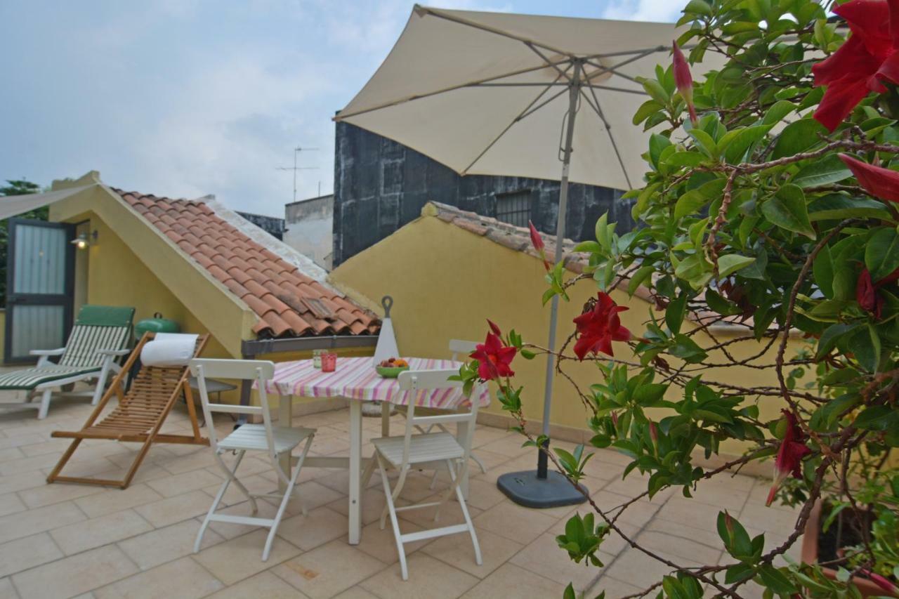 B&B Di Charme Camelie Palazzo Nicotra Riposto Kültér fotó