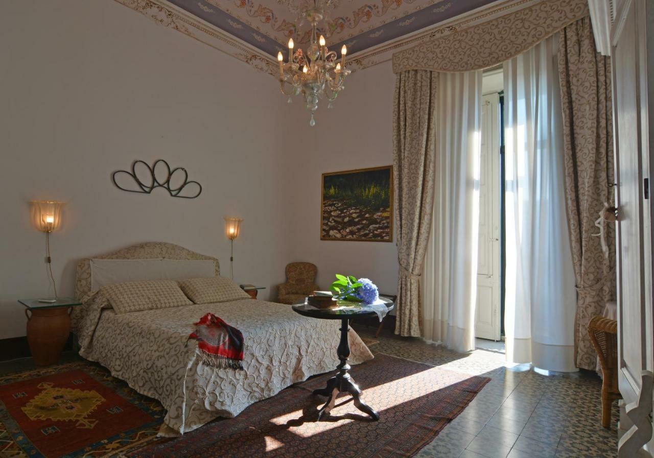 B&B Di Charme Camelie Palazzo Nicotra Riposto Kültér fotó