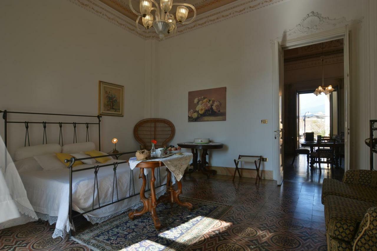 B&B Di Charme Camelie Palazzo Nicotra Riposto Kültér fotó