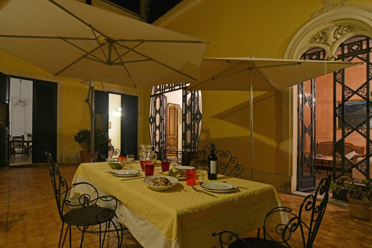 B&B Di Charme Camelie Palazzo Nicotra Riposto Kültér fotó