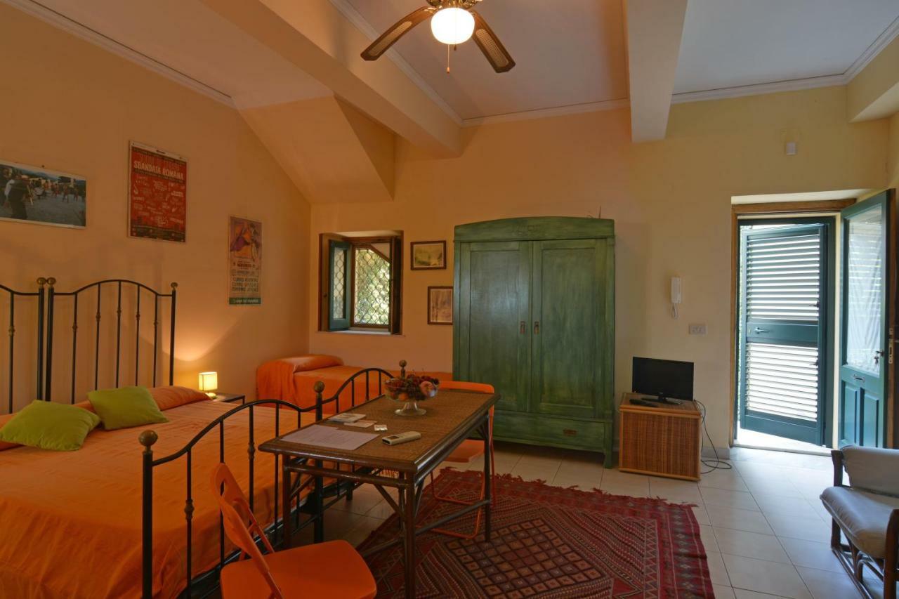 B&B Di Charme Camelie Palazzo Nicotra Riposto Kültér fotó